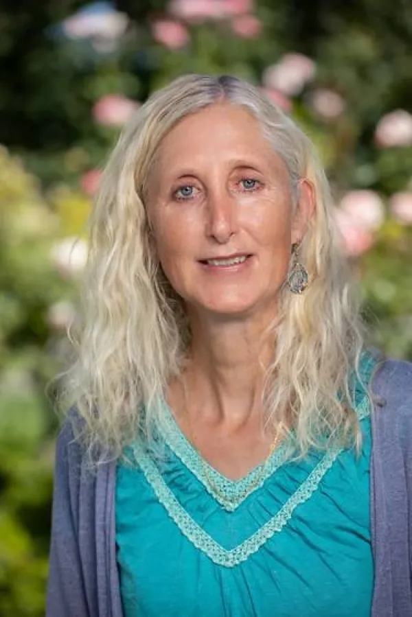 Portrait of Iris Stewart-Frey